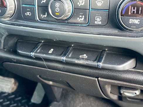 Used 2018 Chevrolet Silverado 1500 LT w/ LT Eassist Package image 32