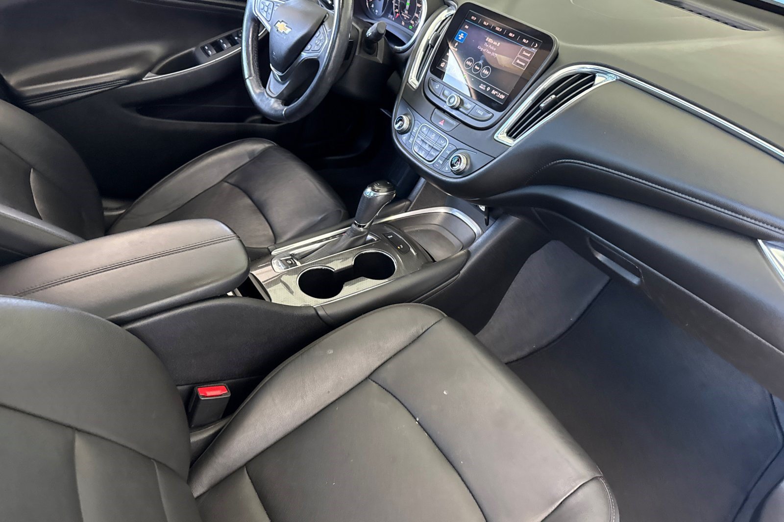 Used 2019 Chevrolet Malibu Hybrid w/ Leather Package FWD image 33