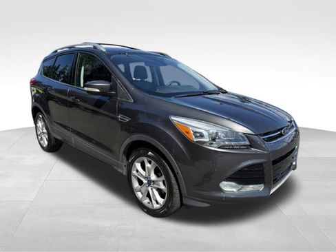 Used 2016 Ford Escape Titanium w/ Equipment Group 301A AWD/4WD image 9