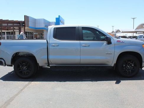 Used 2023 Chevrolet Silverado 1500 RST w/ Z71 Off-Road Package AWD/4WD image 2