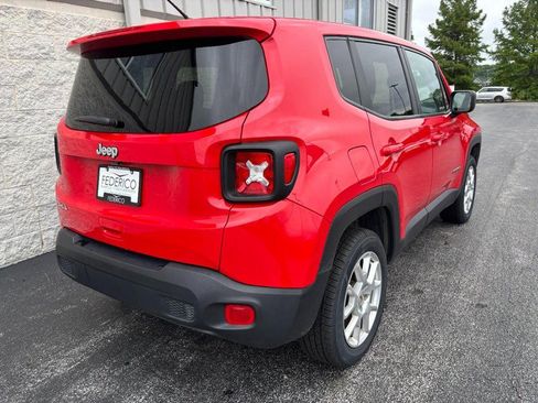 Used 2023 Jeep Renegade Latitude AWD/4WD image 3