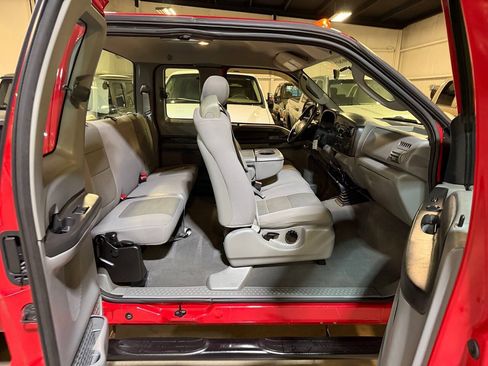 Used 2005 Ford F250 XLT AWD/4WD image 16