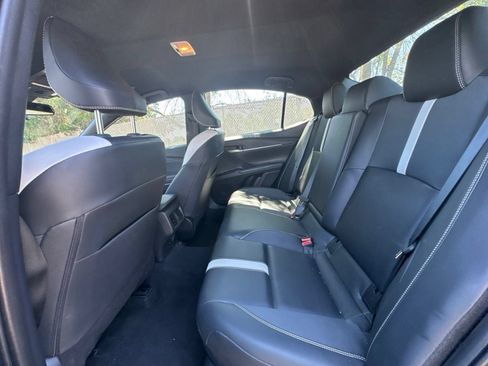 Used 2025 Toyota Camry SE FWD image 15