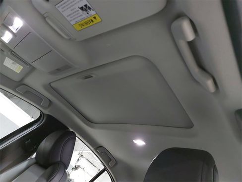 Used 2023 MAZDA MAZDA3 s image 31