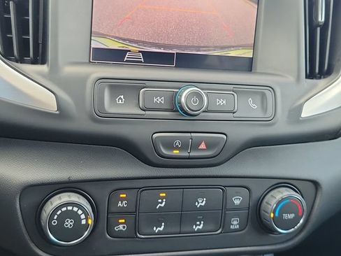 Used 2024 GMC Terrain SLE FWD image 26