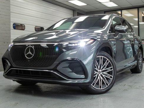 Used 2023 Mercedes-Benz EQS 580 4MATIC SUV w/ Exclusive Trim Package image 2