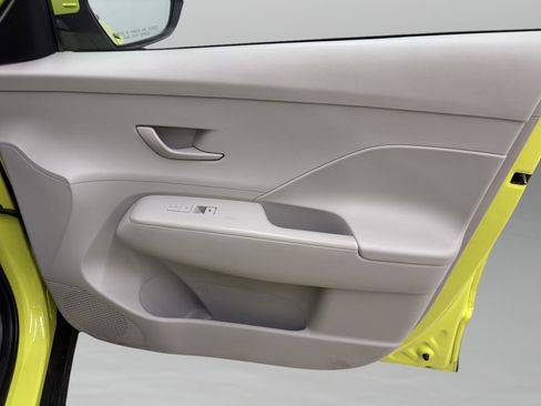 Used 2025 Hyundai Kona SEL image 25