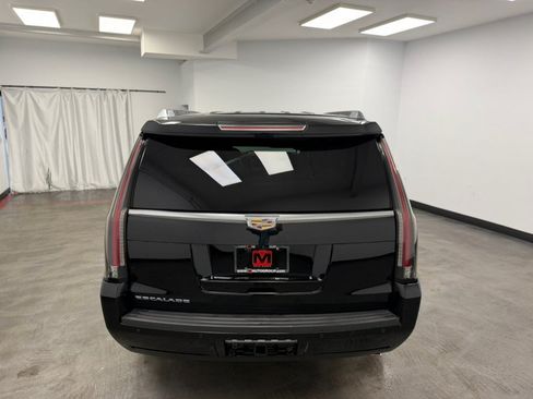Used 2017 Cadillac Escalade Luxury AWD/4WD image 8