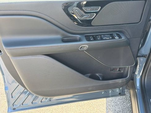 New 2026 Lincoln Aviator AWD w/ Jet Appearance Package image 11