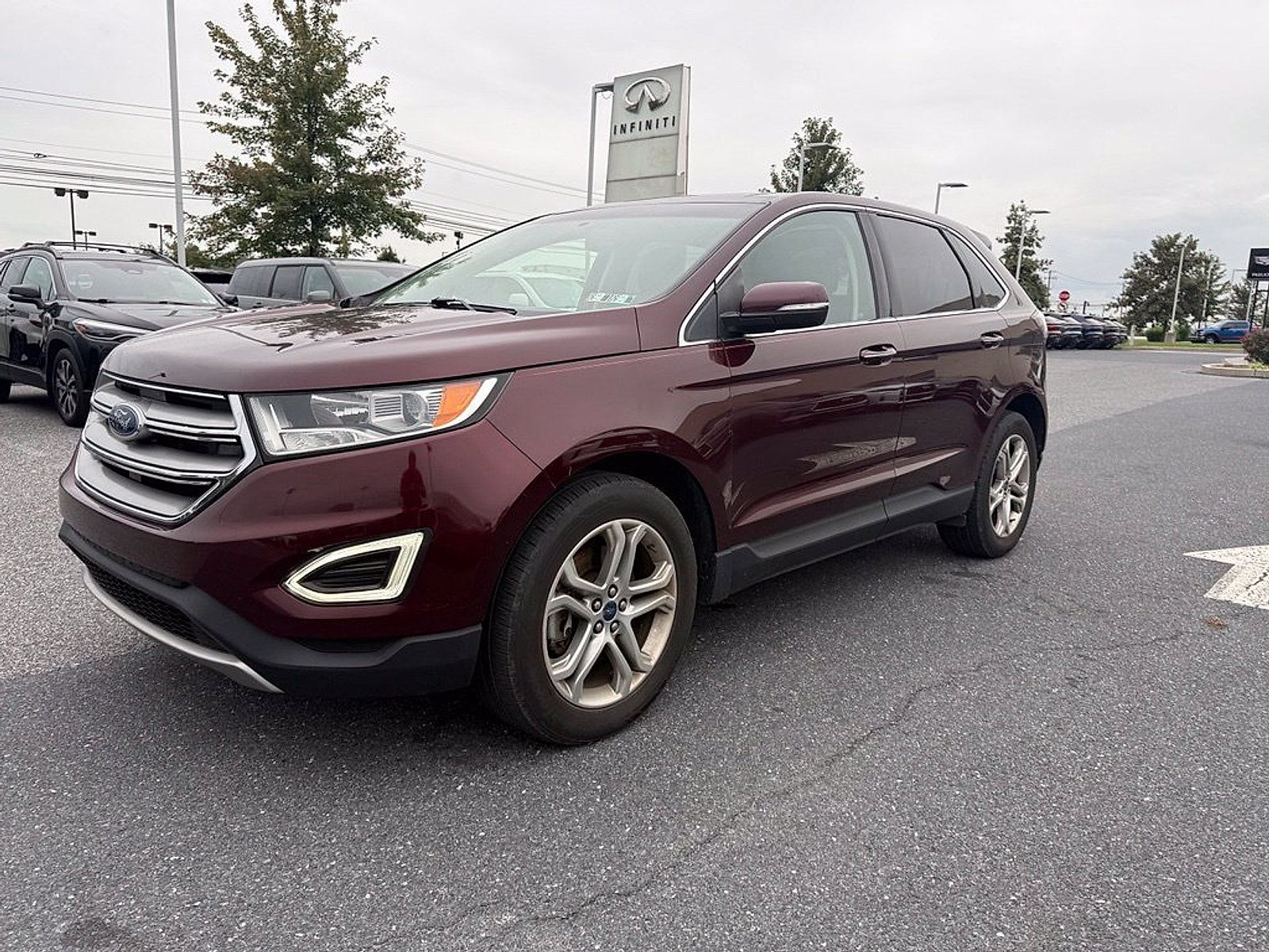 Used 2017 Ford Edge Titanium w/ Technology Package AWD/4WD image 5