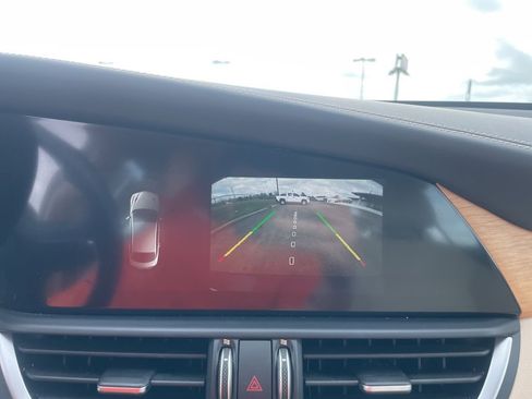 Used 2018 Alfa Romeo Giulia Ti w/ Quick Order Package 22Z Lusso image 24