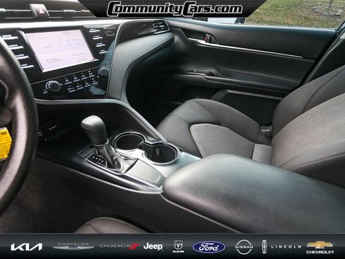 Used 2019 Toyota Camry LE image 19