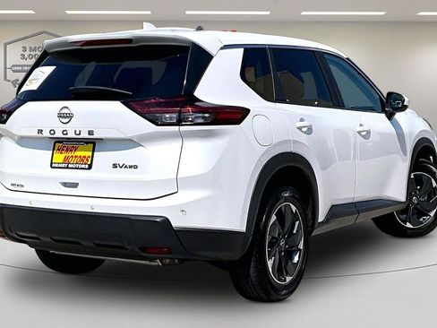 Used 2024 Nissan Rogue SV AWD/4WD image 6