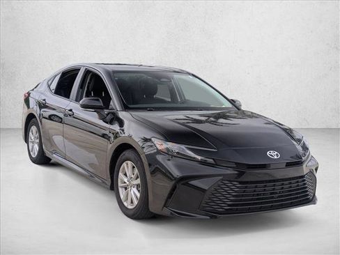 Used 2025 Toyota Camry LE w/ Convenience Package image 3