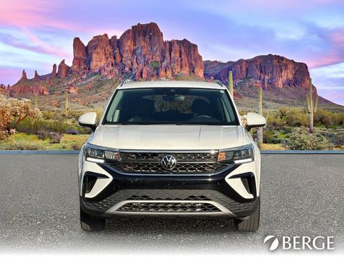 Used 2024 Volkswagen Taos SE FWD image 6