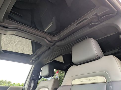 Used 2025 GMC Hummer EV 2X AWD/4WD image 13