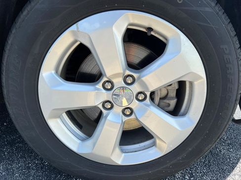 Used 2018 Jeep Compass Latitude w/ Popular Equipment Group AWD/4WD image 17