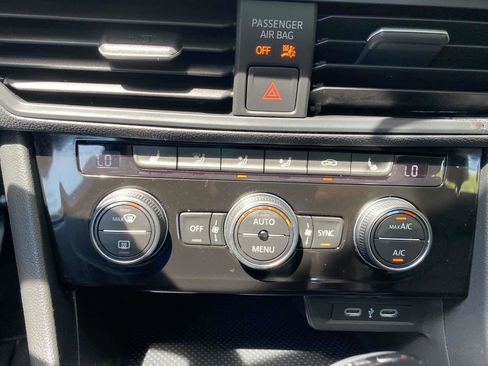 Certified 2024 Volkswagen Jetta SE FWD image 18
