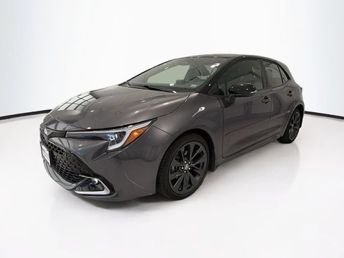 Used 2025 Toyota Corolla XSE FWD image 3
