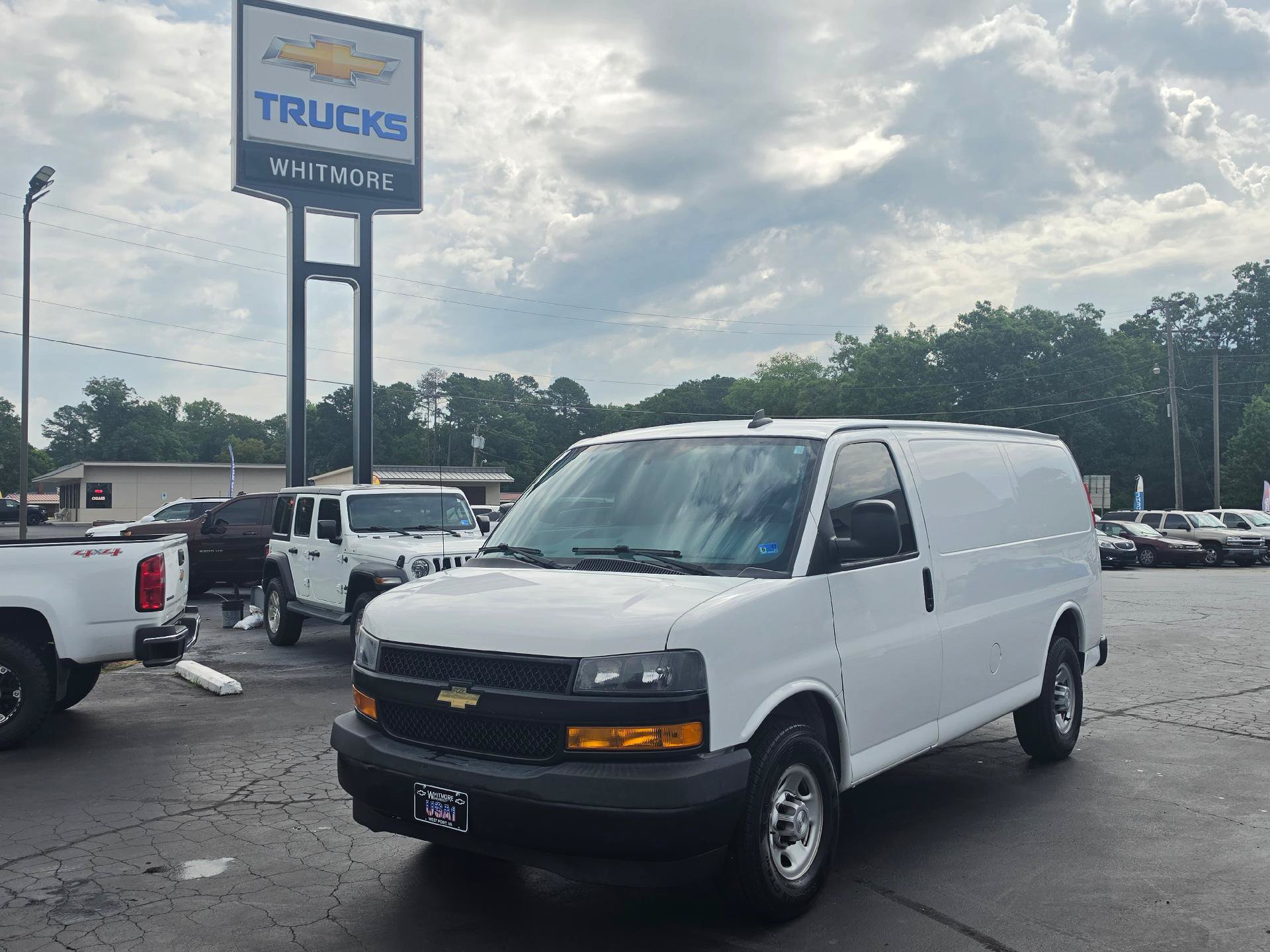 Used 2019 Chevrolet Express 2500 RWD image 14