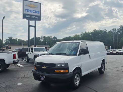 Used 2019 Chevrolet Express 2500 RWD image 14