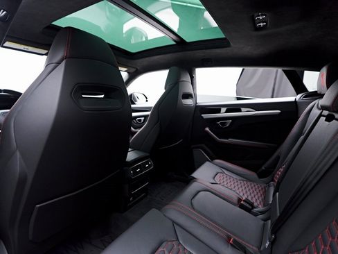 Used 2022 Lamborghini Urus image 44