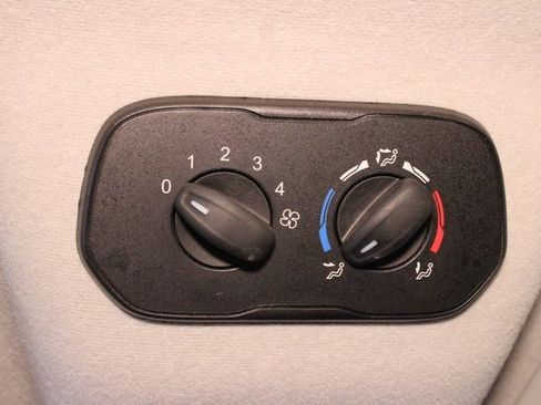 Used 2016 Ford Transit 150 XL image 28