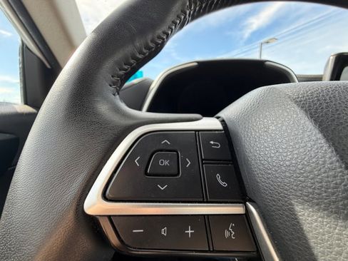 Used 2023 Toyota Highlander XLE AWD/4WD image 22