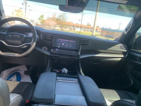 Used 2024 Jeep Wagoneer Series II image 25