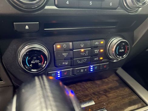 Used 2017 Ford F150 Platinum w/ Equipment Group 701A Luxury AWD/4WD image 17