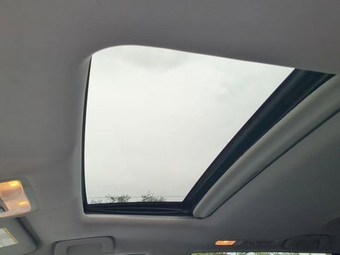 Used 2017 Toyota Highlander Limited image 19