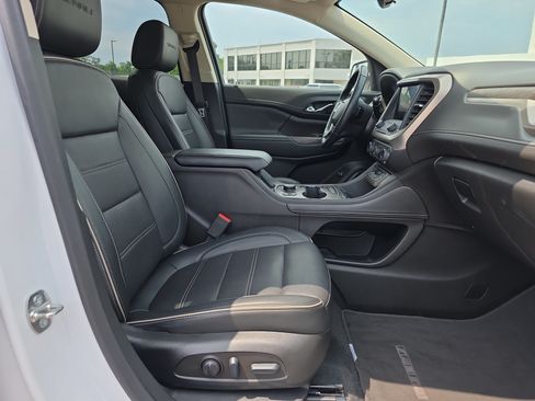 Used 2022 GMC Acadia Denali w/ Denali Ultimate Package FWD image 16