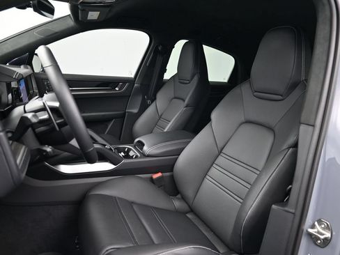 Certified 2026 Porsche Cayenne Turbo GT AWD/4WD image 5