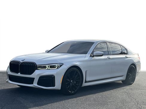 Used 2020 BMW 740i w/ M Sport Package image 22