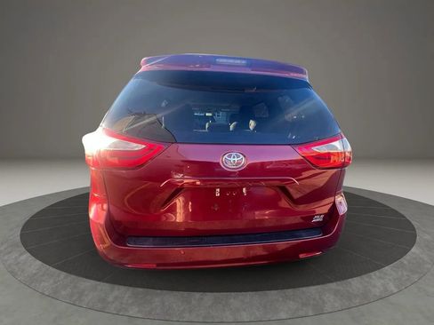 Used 2016 Toyota Sienna XLE w/ XLE Navigation Package image 8