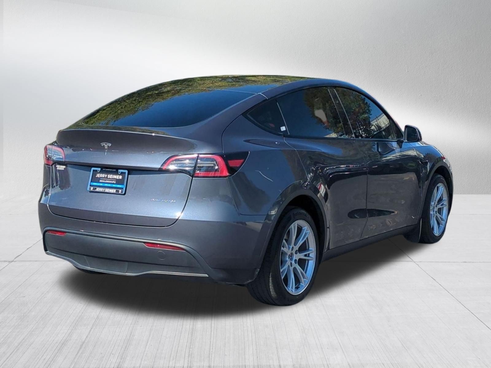 Used 2023 Tesla Model Y Long Range AWD/4WD image 5