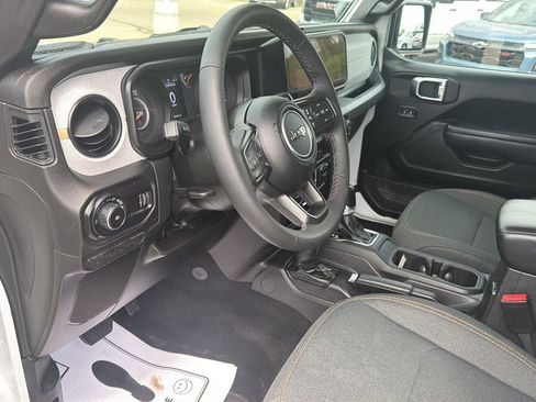 Used 2025 Jeep Wrangler Unlimited Sport AWD/4WD image 16