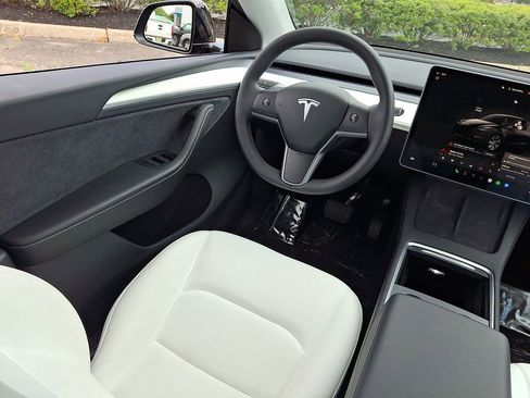 Used 2023 Tesla Model Y Long Range AWD/4WD image 14