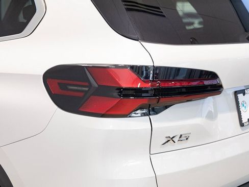 Used 2026 BMW X5 xDrive40i w/ Premium Package image 9