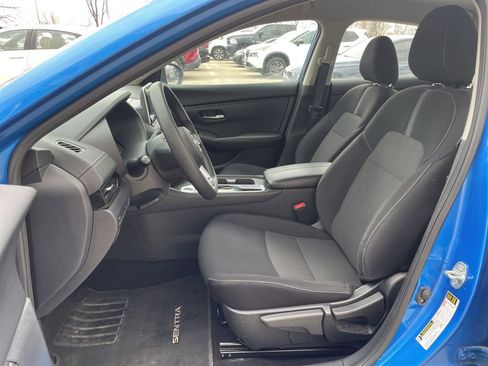 Used 2025 Nissan Sentra SV FWD image 8