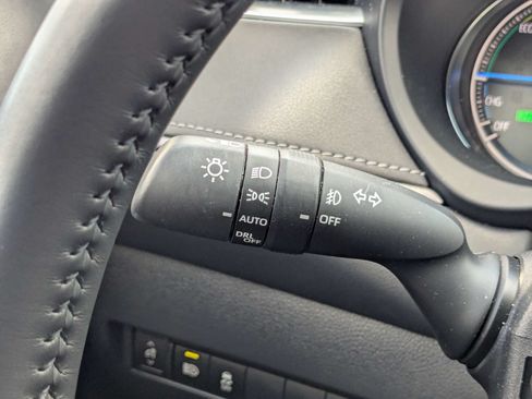 Used 2023 Toyota Venza XLE AWD/4WD image 28
