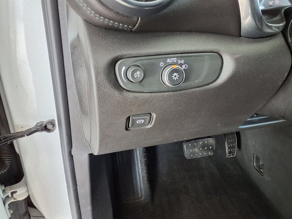 Used 2020 Chevrolet Blazer LT FWD image 21