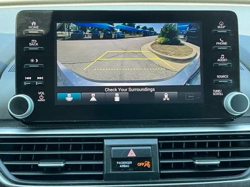 Used 2018 Honda Accord Touring image 11