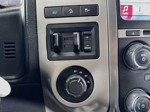 Used 2016 Ford Expedition XLT w/ Equipment Group 202A AWD/4WD image 19