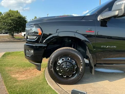 Used 2024 RAM 3500 Limited AWD/4WD image 12