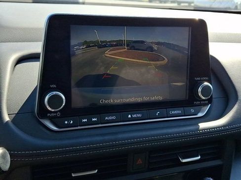 Used 2024 Nissan Rogue SV FWD image 22