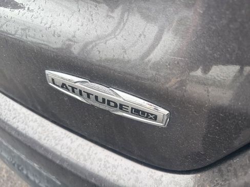 Used 2022 Jeep Compass Latitude AWD/4WD image 6