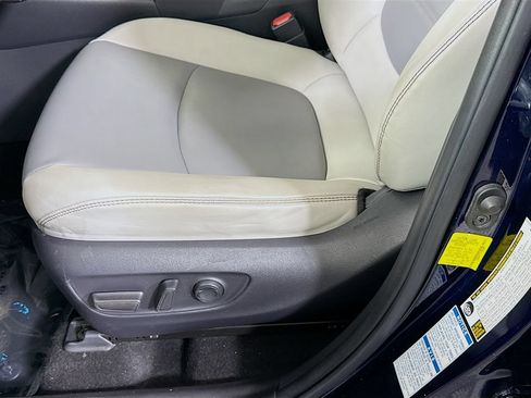 Used 2019 Toyota RAV4 Limited w/ Carpet Mat Package AWD/4WD image 24