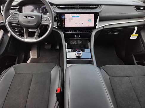 New 2026 Jeep Grand Cherokee L 2WD image 9