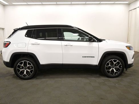 Used 2025 Jeep Compass Limited AWD/4WD image 9